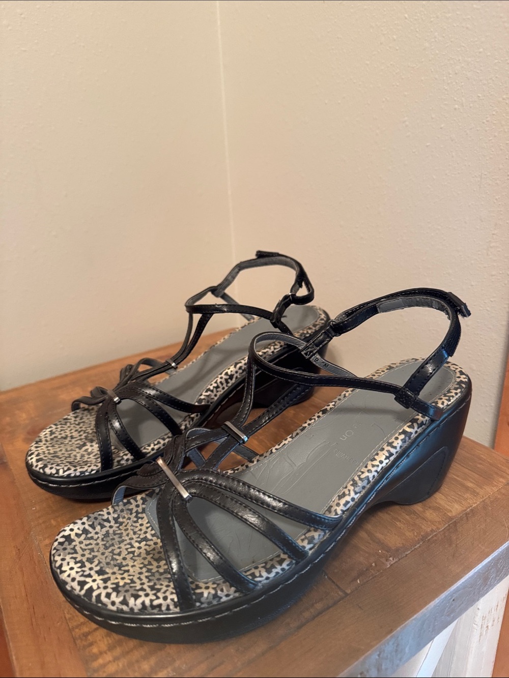 Women’s J-41 Black Strappy Wedge Sandals Size 9.5